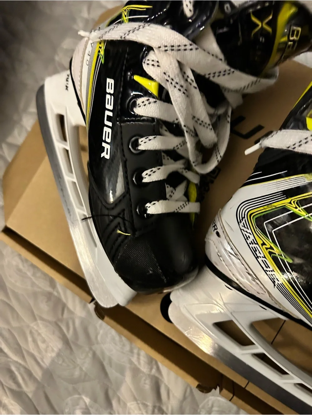 Bauer Kids fly40 11.5Y D Hockey Skates - Vapor Series